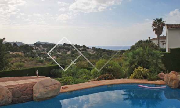 piscine avec vue sur le mer - Magnifique villa avec piscine et vue sur la mer à vendre à Benimeit, Moraira