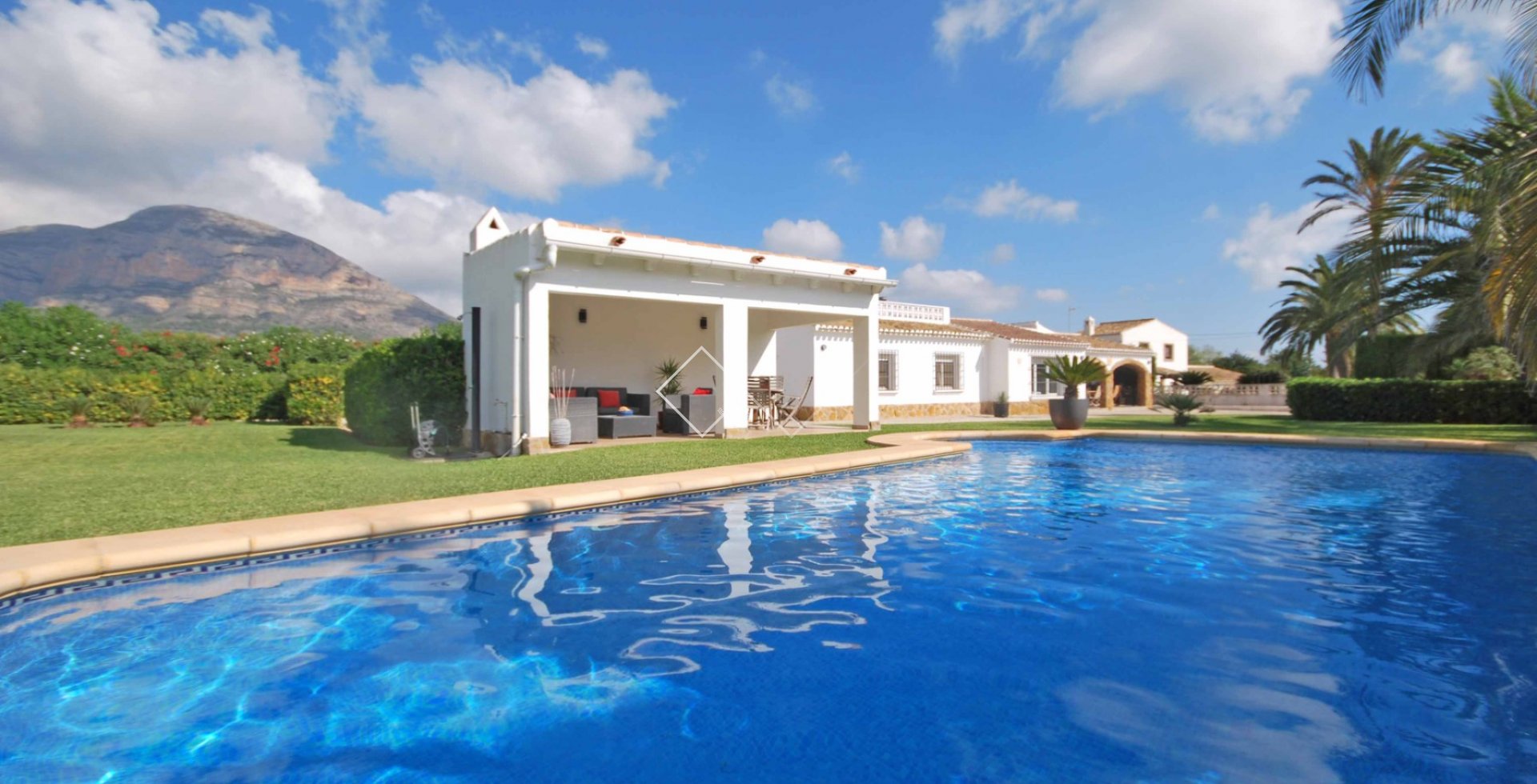 zwembad - Uitstekende gelijkvloerse villa te koop in Javea