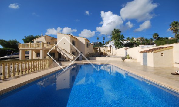 zwembad en villa - Prima villa te koop in Benissa, San Jaime