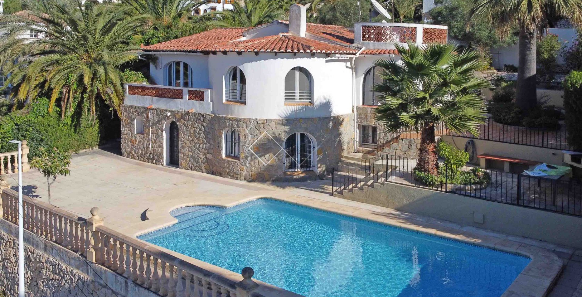 villa en zwembad - Gerenoveerde villa te koop in Benissa, 400m van strand