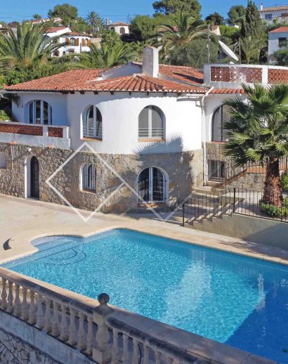 villa y piscina - Villa reformada en venta en Benissa, 400m de la playa