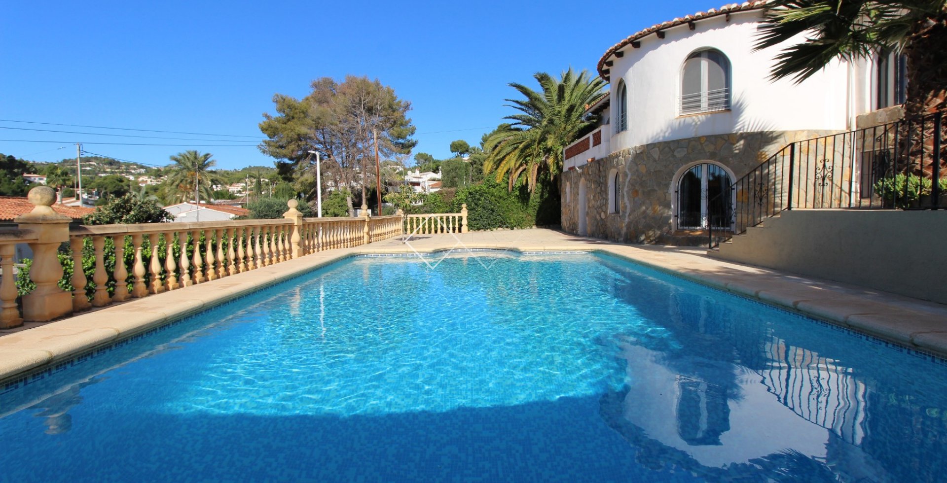 piscina - Villa reformada en venta en Benissa, 400m de la playa