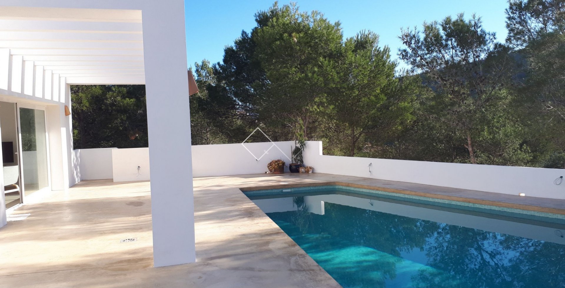 Terrasse piscine - Nouvelle villa moderne avec piscine à Pedreguer