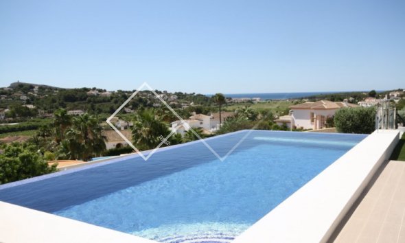 -zwembad Prachtige moderne villa met open vallei en zeezicht in Solpark, Moraira te koop