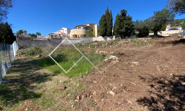 2 levels - Flat plot with sea view for sale in Calpe, Gran Sol