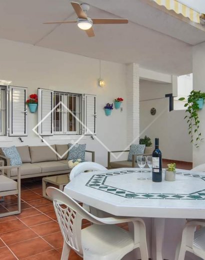 amplia terraza - Apartamento renovado en Moraira, a 100 m de la playa de Platgetes