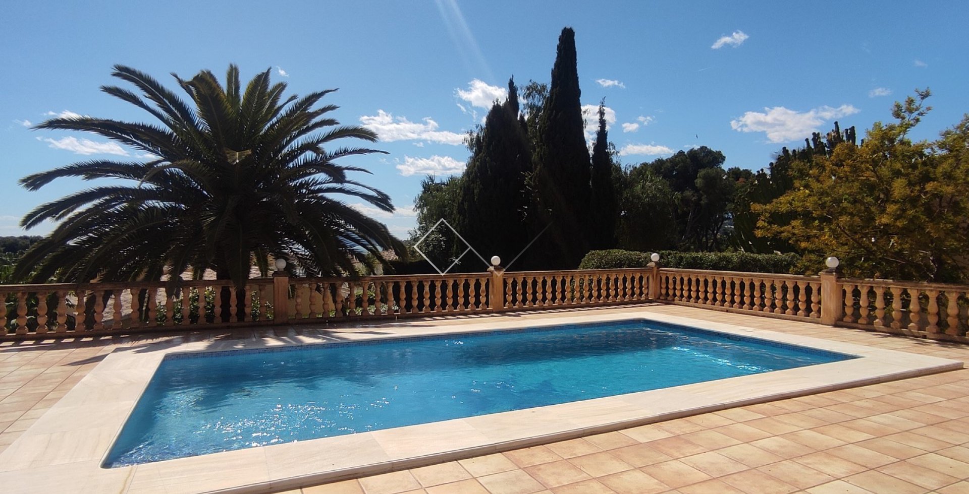 pool - Villa for sale near centre Moraira