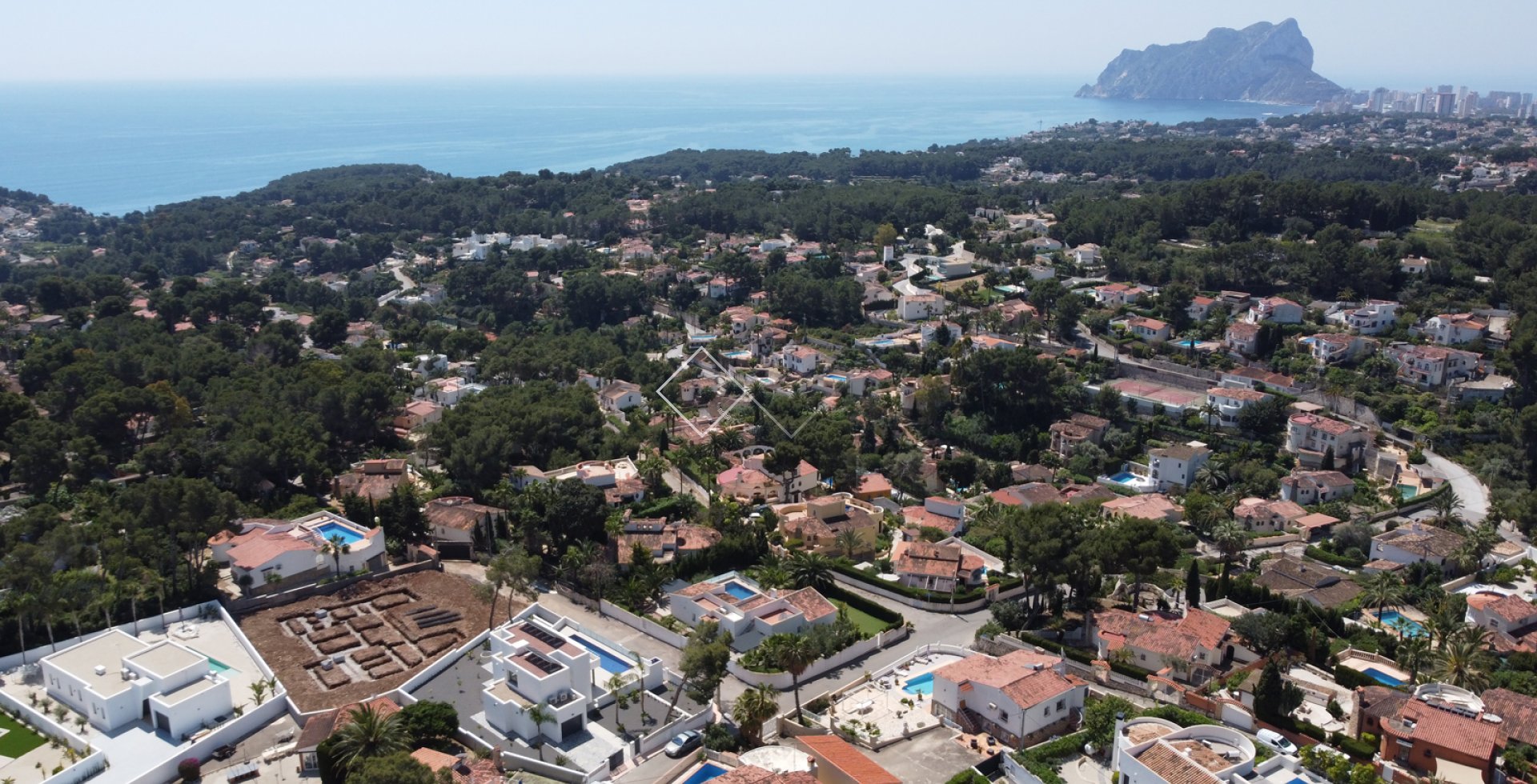 zeezicht vanaf bovenste niveau - Afgewerkte nieuwbouw villa te koop, Benissa kust
