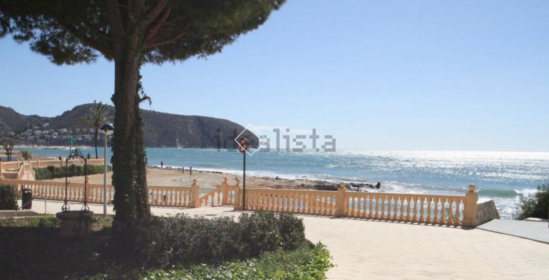perfect location - Renovated apartment for sale in Moraira, 15m from beach