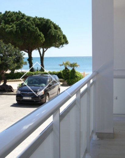 Renovated apartment for sale in Moraira, 15m from beach