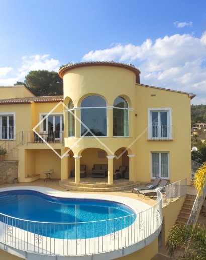 Villa modernisée à vendre à Benissa avec de belles vues (sur la mer) 