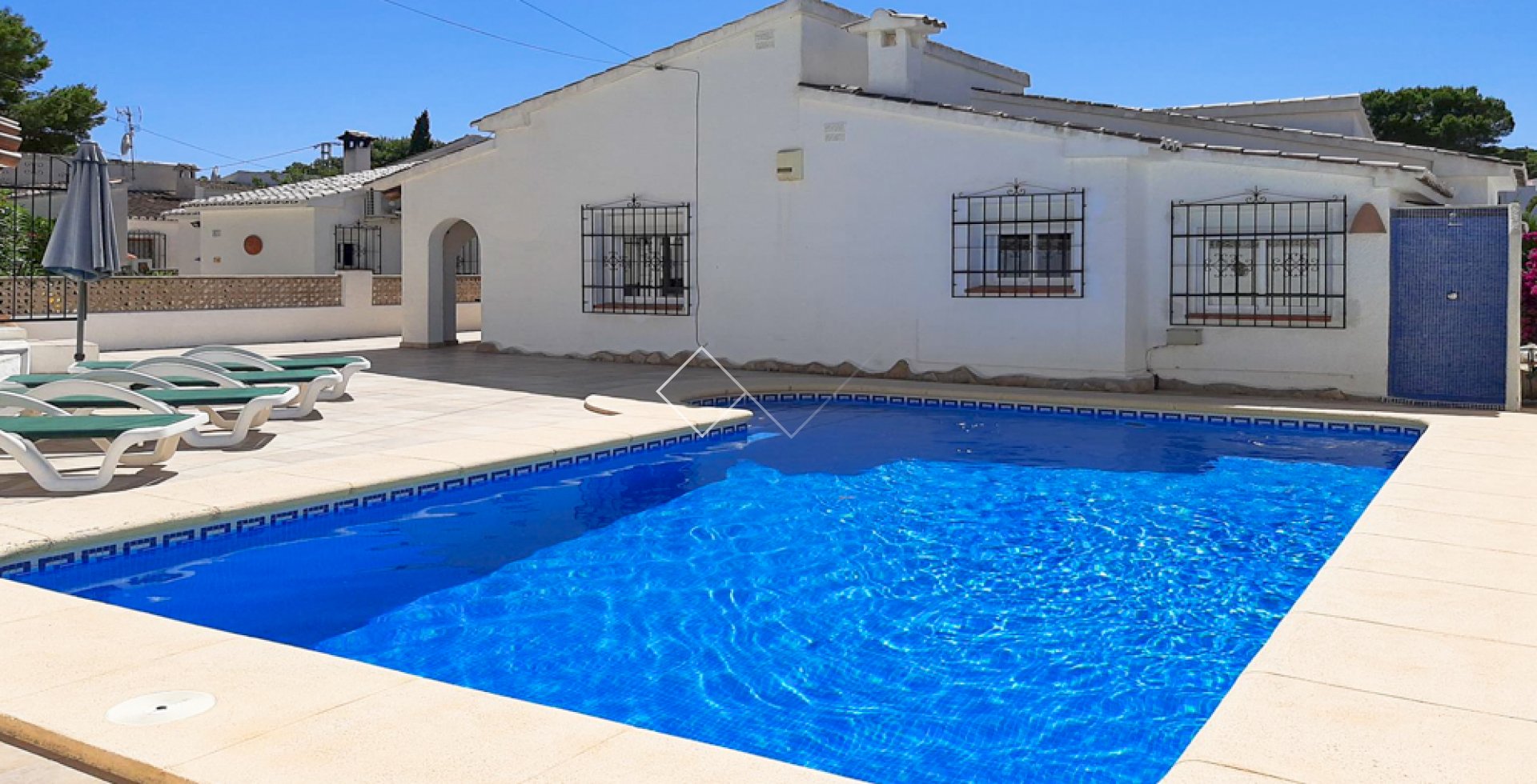 Private Pool - Villa zu verkaufen in Moraira, nahe dem Dorf