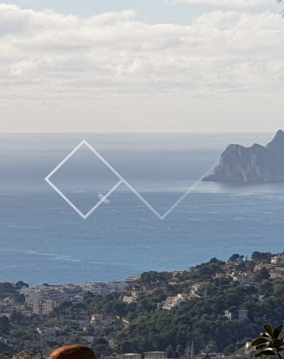 Plot with sea views for sale in Altea