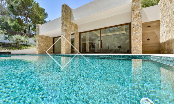 zwembad - Sleutelklare moderne gelijkvloerse villa te koop in Altea
